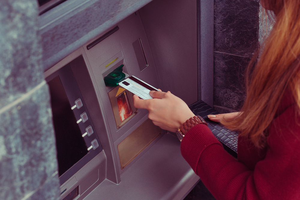 Glemte du dette? Den lille knappen i minibanken som kan redde deg fra svindel