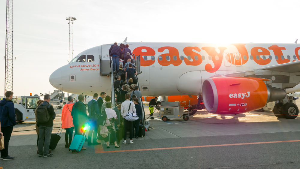 Kaos i luften: EasyJet-fly omdirigert etter bombetrussel og nødutgangsdrama