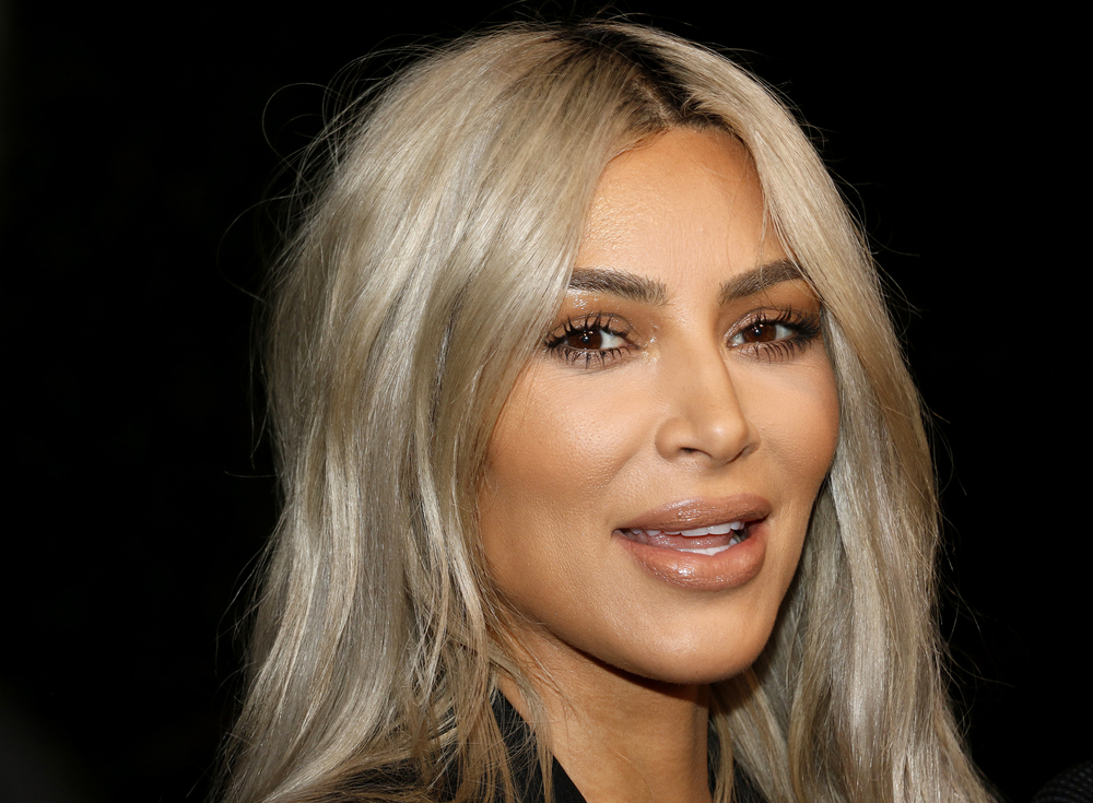 Kim K viser frem sin imponerende kropp med frekk selfie