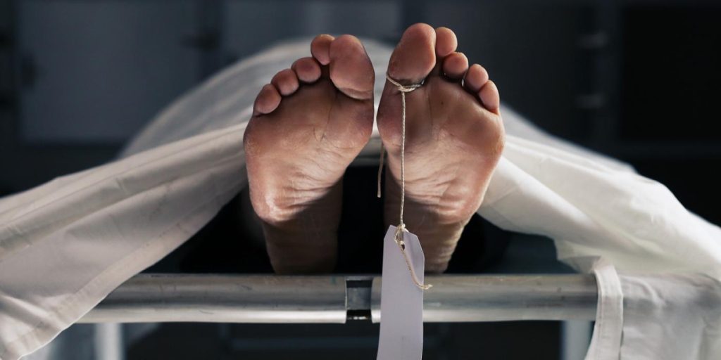 Rettsmedisinsk offiser avslører: En bestemt kroppsdel får du ikke med i graven