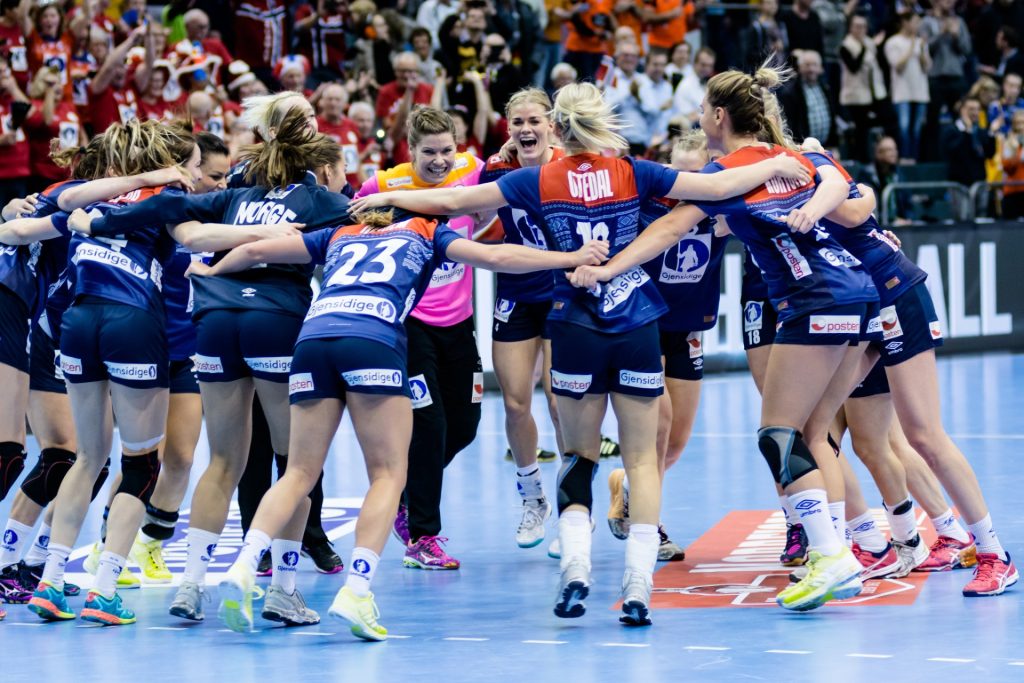 To norske jenter nominert til VMs beste unge spiller
