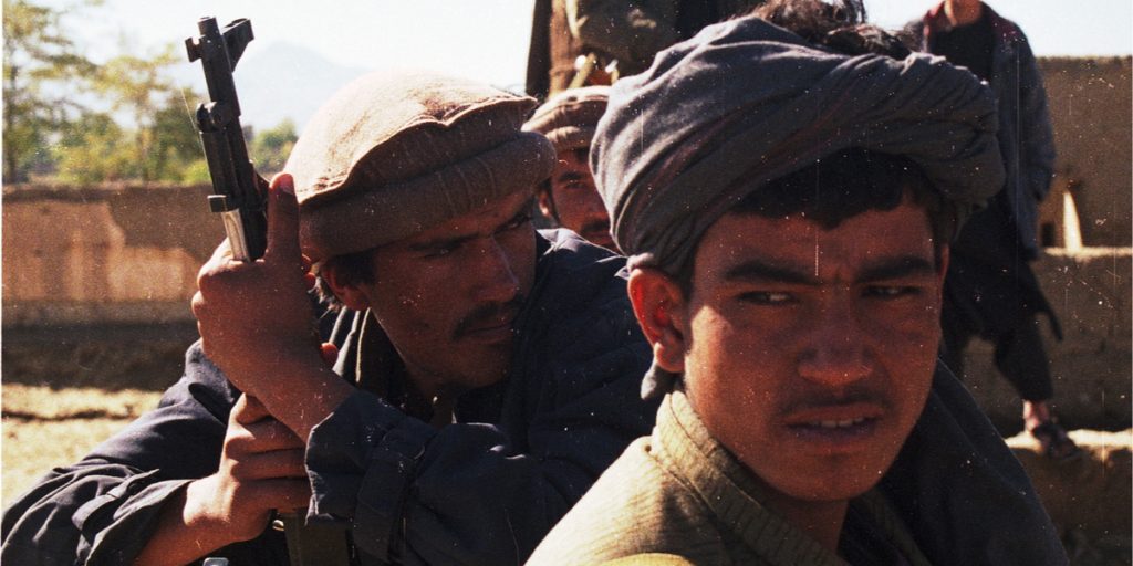 Taliban-krigere koser seg: Se de bizare videoene her