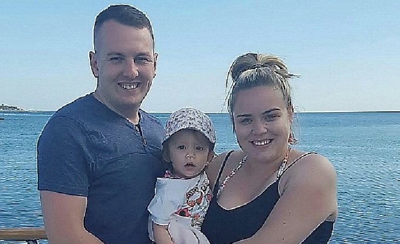 Mor våkner av en mystisk lyd på hotellrommet: Ser stuepike stå bøyd over 1-årig datter