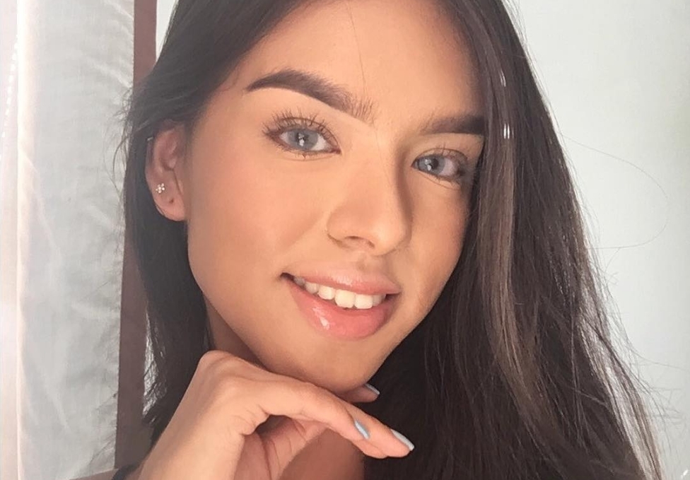 18-årige Sasha lager bilder av stive peniser om til morsommer tegninger