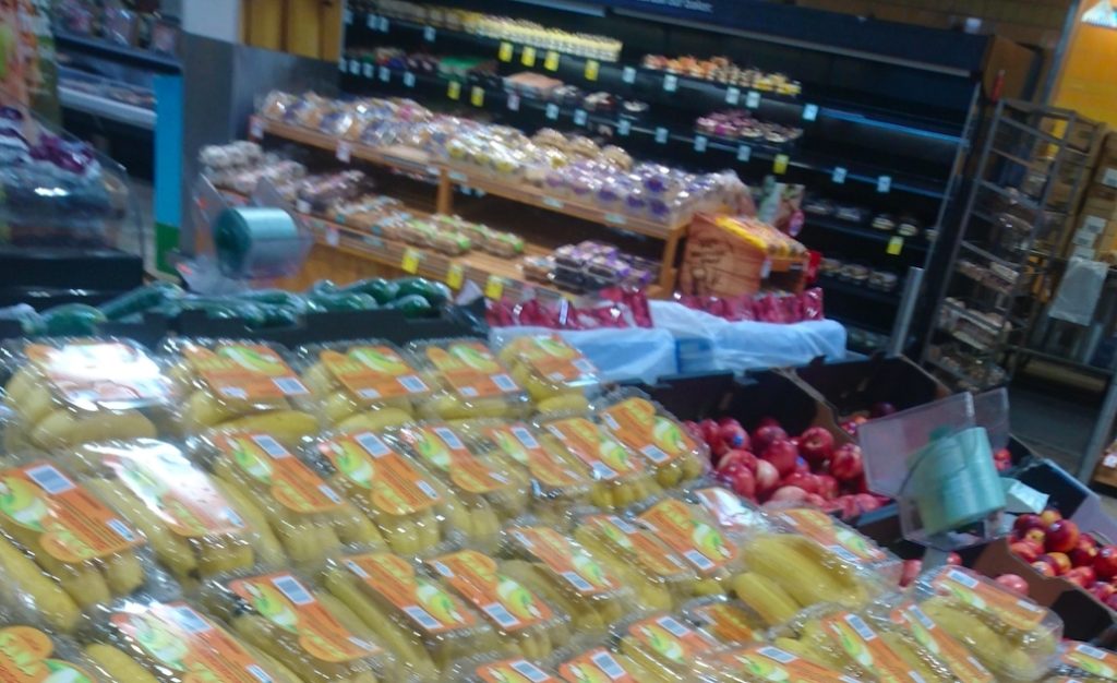Kunde i matbutikk rystet over detalj ved bananene: Klarer du å se problemet?