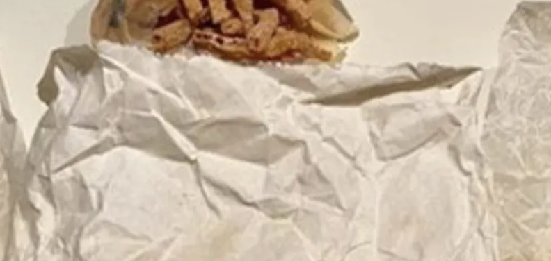 Mann fant 60 år gammel McDonalds mat på badet: Lukten overrasket ham