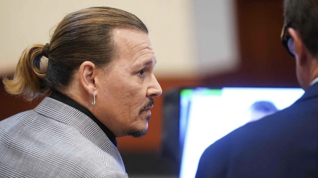 Av, av, av…Ekskjæreste slakter Johnny Depp i retten