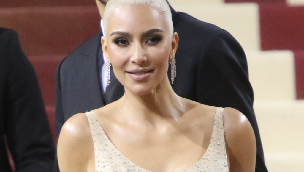 Ødela Kim Kardashian den ikoniske Marilyn Monroe-kjolen? Nå blir ryktene lagt i jorden