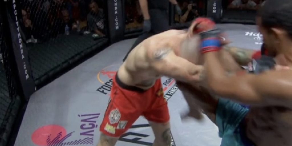 Sjokkerende video: MMA-fighterens nese brekker på grusomt vis