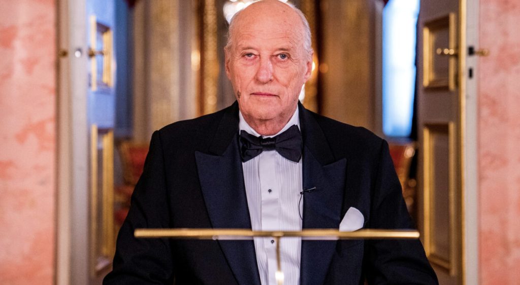 Kong Harald innlagt på sykehus
