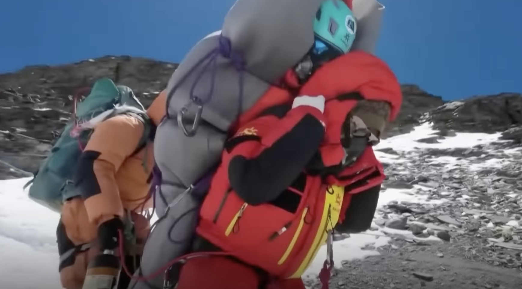 Video viser spektakulær redningsaksjon i dødssonen på Mount Everest