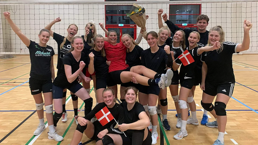 Laget hyllet Celine da hun slo sykdommen: For ikke så lenge siden mistet de lagvenninnen