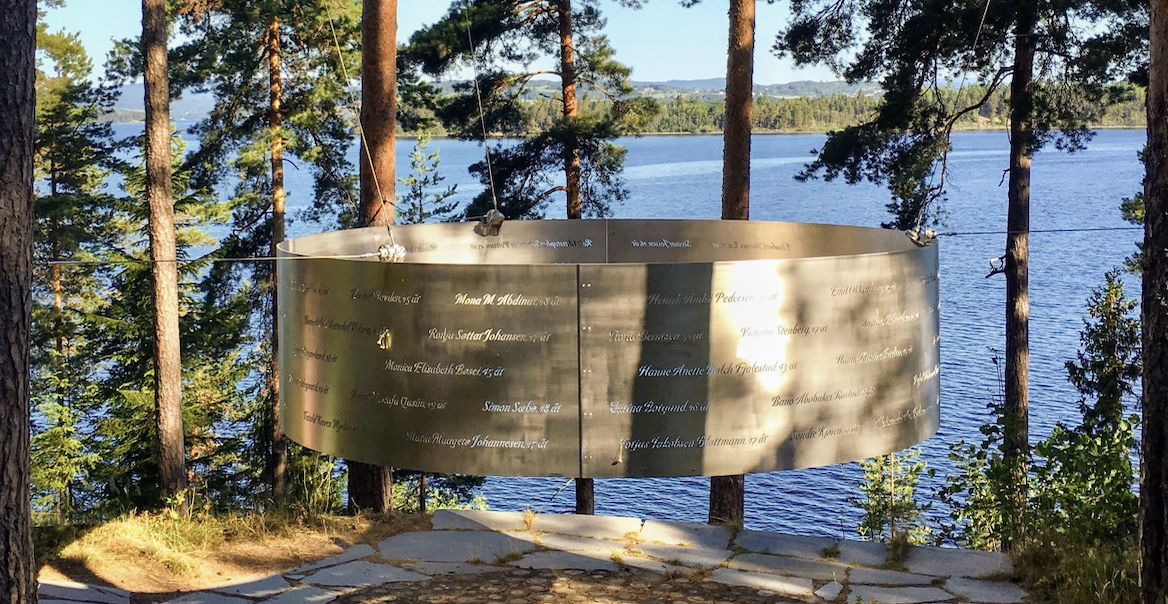 Anders Breivik bryter ut i gråt og hevder å være selvmords truet