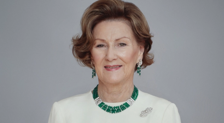 88 år i dag: Gammelt portrett av dronning Sonja avslører – som to dråper vann