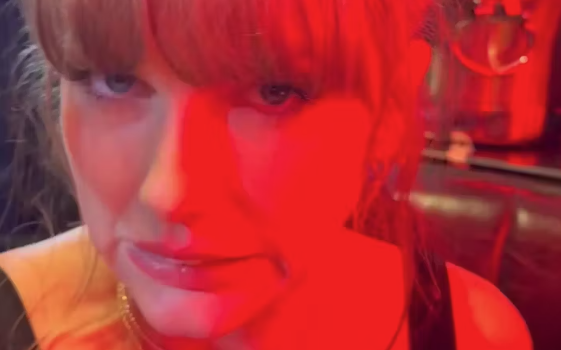 Taylor Swift i pinlig tabbe: Tok med mamma og pappa på nattklubb i Las Vegas
