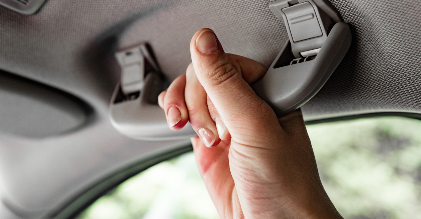 Svært få mennesker vet: Dette er hva håndtakene i bilen egentlig er ment for