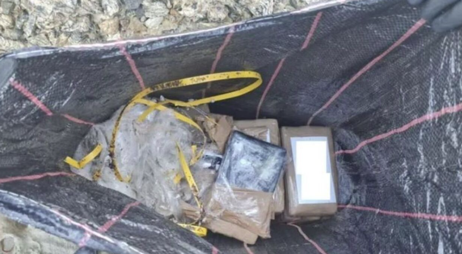 Plastposer skylt opp på strender: Nå er det en del av såkalt «kokainmysterium»