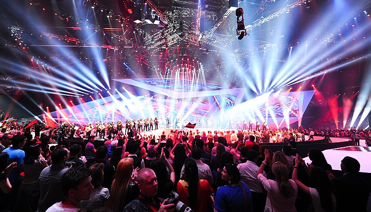 Ryktene svirrer: Dukker superstjernen opp på Eurovision-scenen i kveld?