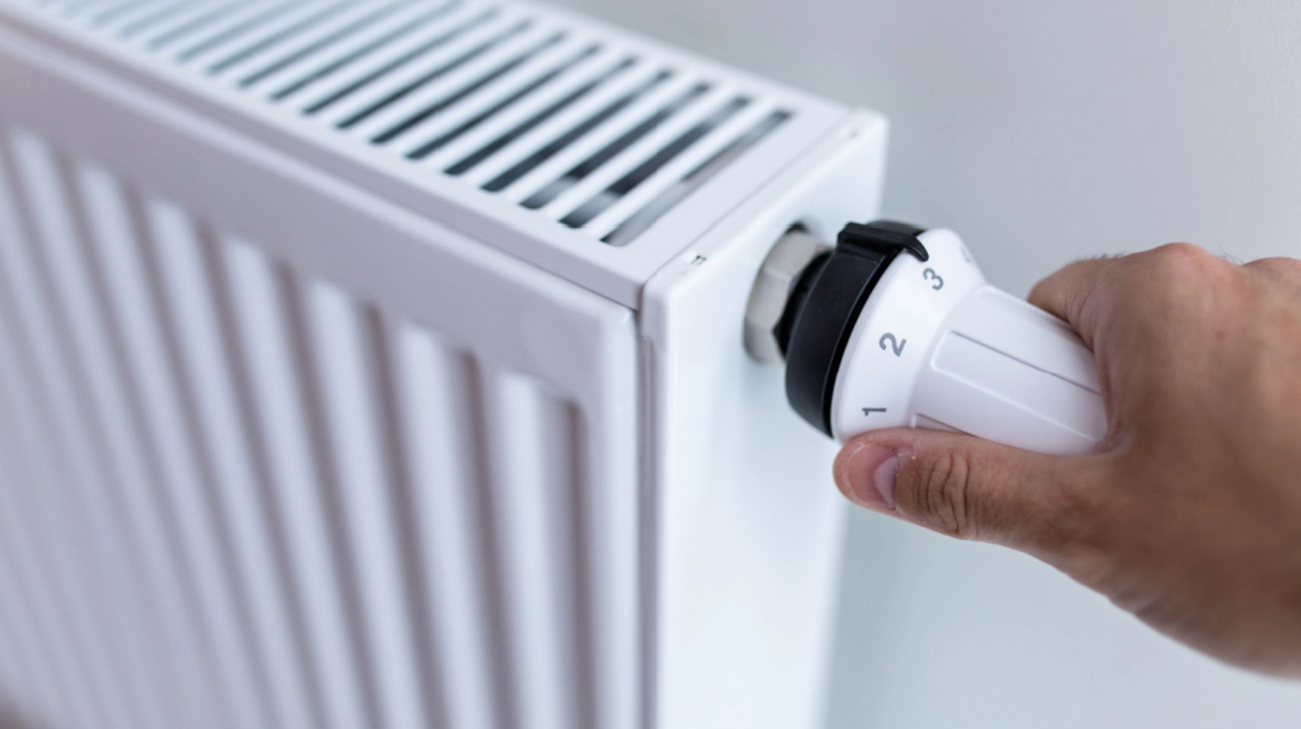 Rørlegger avslører hva tallene på radiatorknappen egentlig betyr