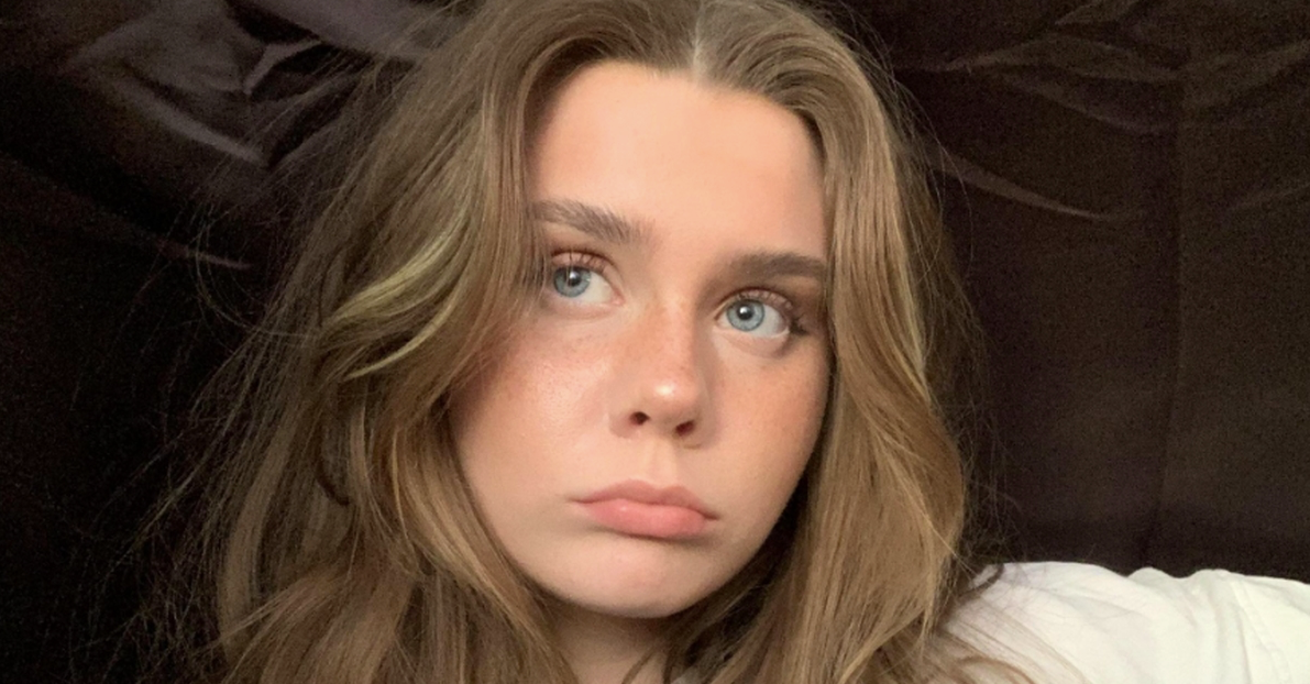 18 år gamle Leah kom seg ikke på studieturen til gymnasklassen: Årsaken får deg til å riste på hodet