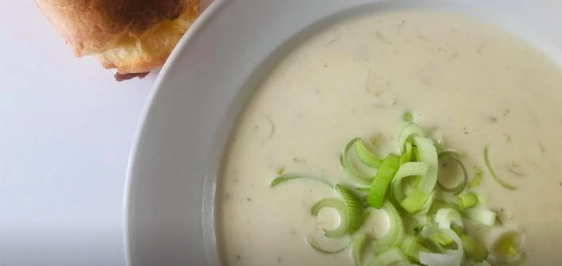 Ostesuppe som overrasker – klar på bare 20 minutter!