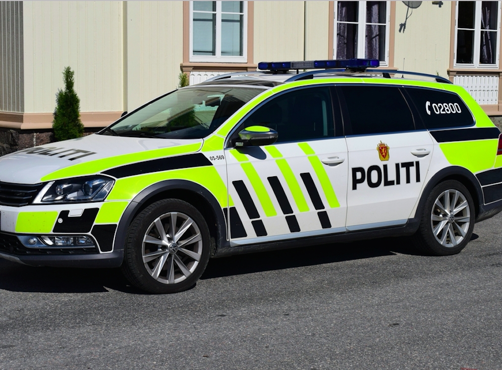 Halvnaken kvinne løp rundt på jakt etter menn