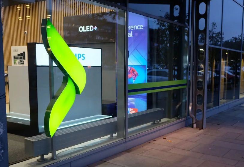 Elkjøp-kunder i sjokk: Reklamerte med pistol i nettbutikken