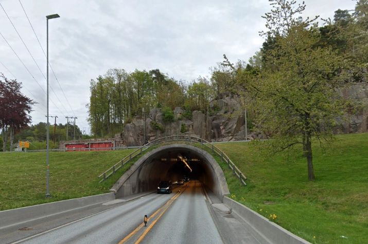 Tunnel på E18 stenges torsdag – tusner får omkjøring og lengre kjørevei
