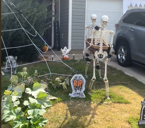 Naboen syntes Halloween-pynten var for skummel – Du vil ikke tro hva som skjedde