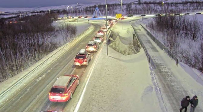 Jordras sperrer E6: Omkjøringen tar flere timer
