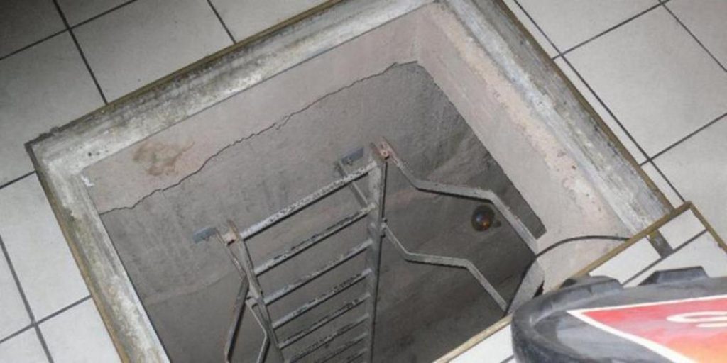 Håndverkere finner skjult trapp under kjøpesenteret – avslører en 22 år gammel hemmelighet