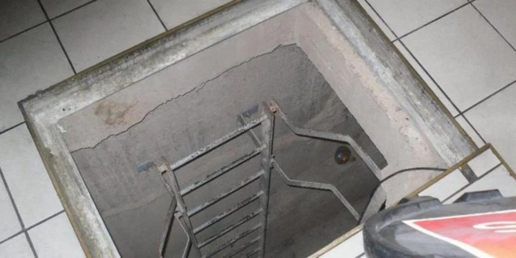 Håndverkere finner skjult trapp under kjøpesenteret – avslører en 22 år gammel hemmelighet
