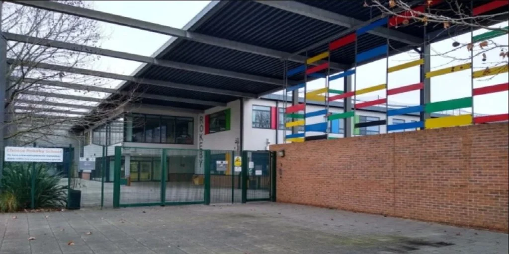 5 år gammel jente kastet ut av skolen: Fordi foreldrene hennes er lesbiske