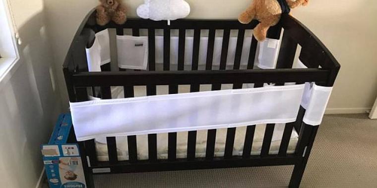 Kan du se det? Forferdede foreldre finner giftig reptil ved babyens seng