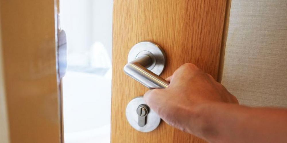 Mann kjøper nytt hus – men gjør en grusom oppdagelse når han sjekker ut soverommet