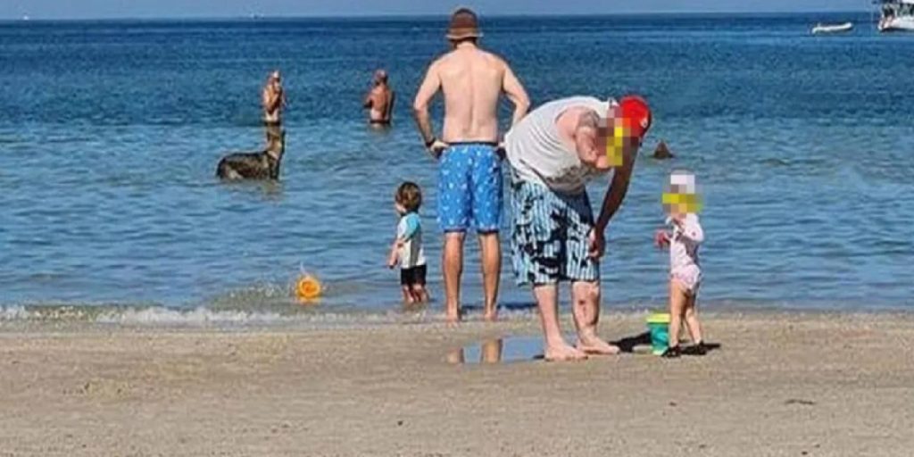 Familien tok dette bildet på ferie: Men da de så på bildet igjen, fikk de et stort sjokk