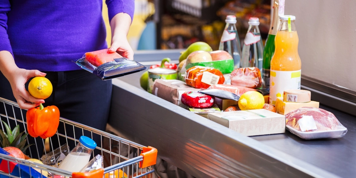 Supermarkedsansatt langer ut mot kundene: &laquo;Det går meg på nervene&raquo;