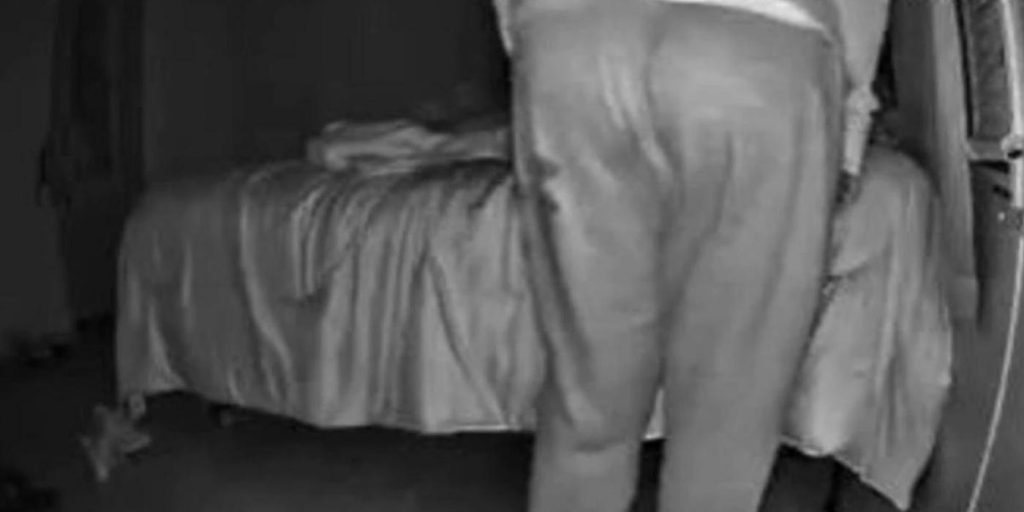 Kvinne filmet svigermor som snek seg inn om natten: Det hun hvisket er sjokkerende