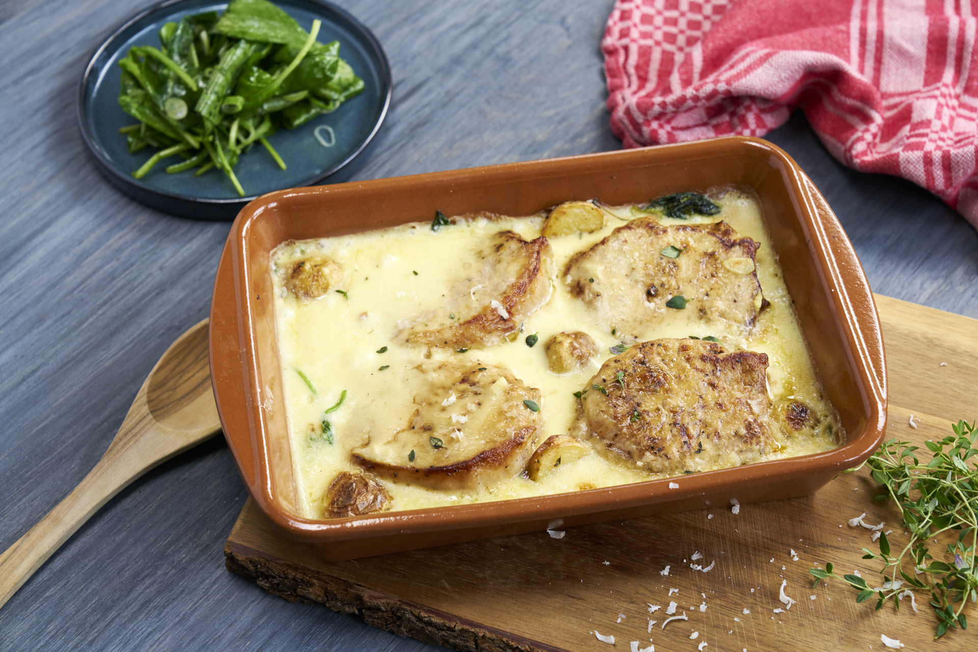 Svinebra svinebiff med parmesan- og hvitløksaus: Mye smak i èn form