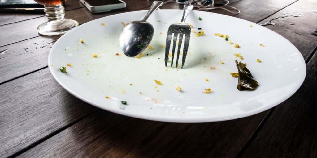 Hjelper du servitøren når du spiser ute på restaurant? I følge psykologi har du disse personlighetstrekkene
