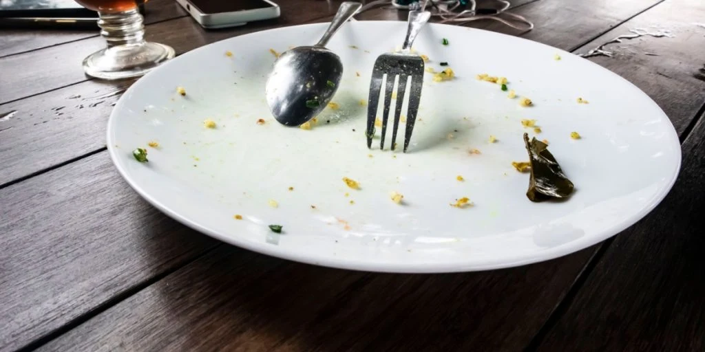 Hjelper du servitøren når du spiser ute på restaurant? I følge psykologi har du disse personlighetstrekkene