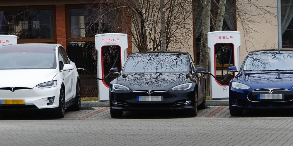 Tesla tilbakekaller selvkjørende funksjon i 53.822 elbiler