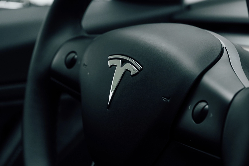 Fluktbillist rømte: Politiets Tesla gikk tom for strøm