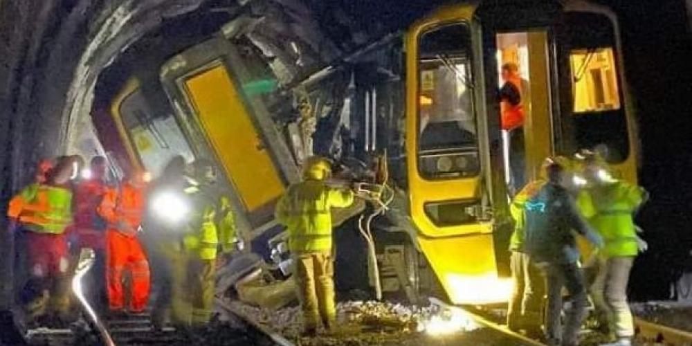 Halloweenulykke: 17 personer såret i togkollision