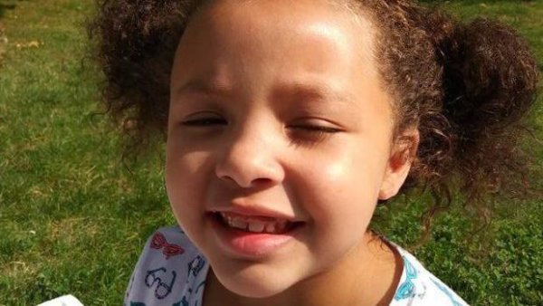 7-årig jente kom gråtende hjem fra skolen: Så oppdaget moren hva lærerne hadde gjort