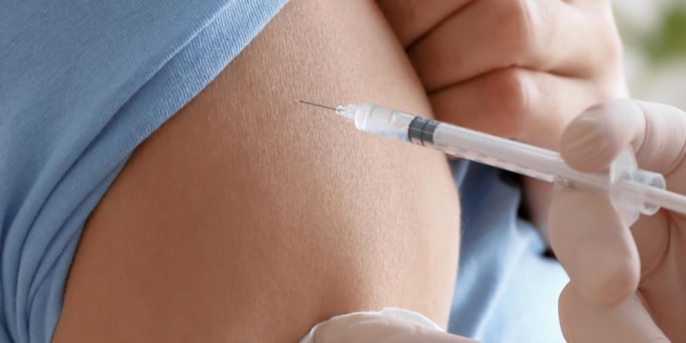 Den danske legemiddelstyrelsen melder ut: 17-åring rammet av sjelden bivirkning etter Pfizer-vaksine