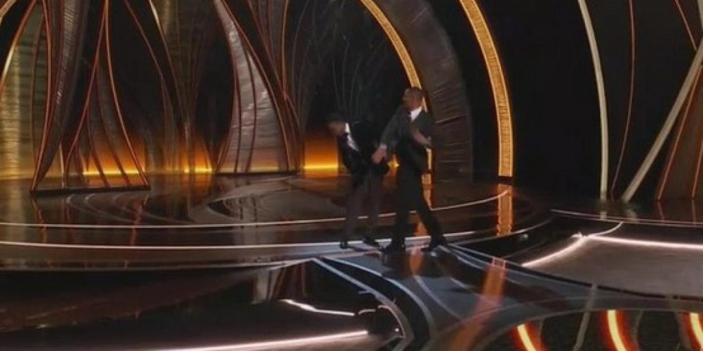 Stort Oscar-drama: Will Smith slår Chris Rock på scenen