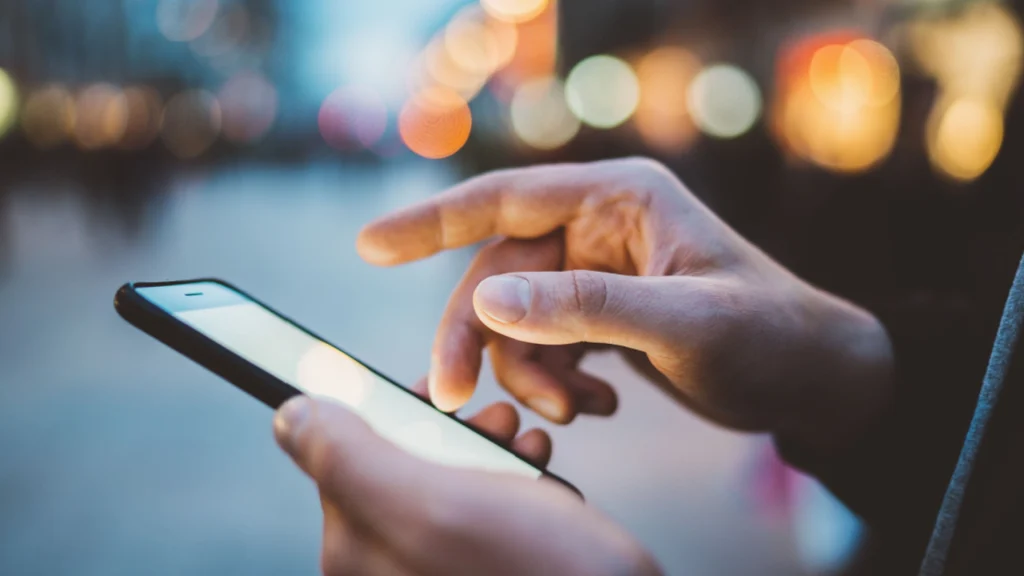 Alle Android- og iPhone-brukere bør starte smarttelefonene sine på nytt umiddelbart