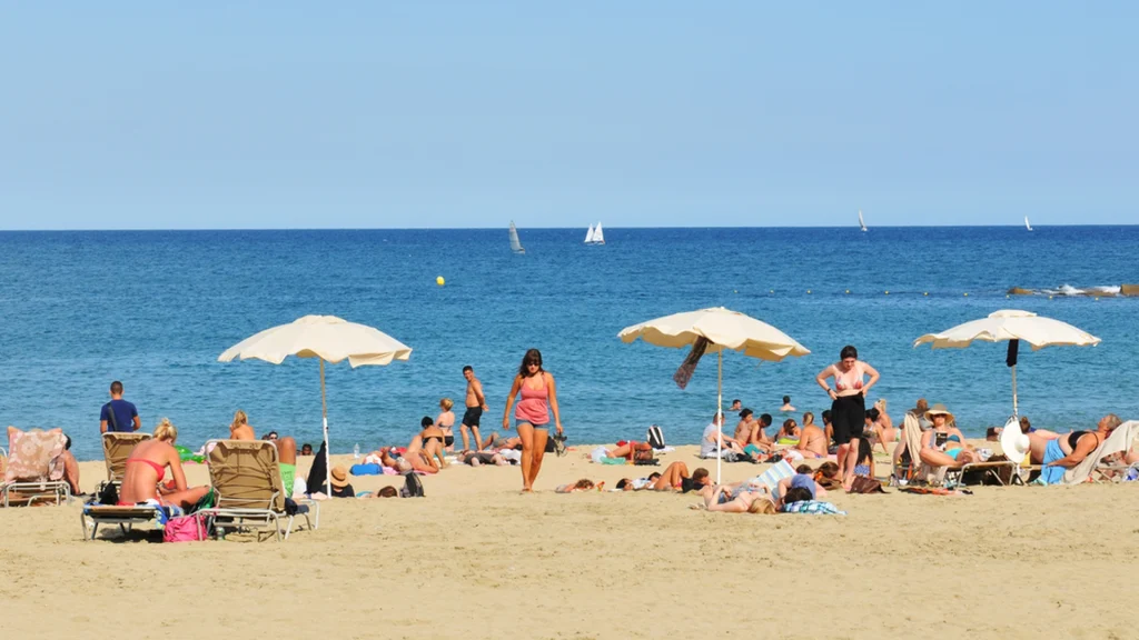 Strand evakuert på Mallorca etter at turist ble angrepet av «hai»
